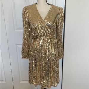NWOT KATE & MALLORY GOLD SEQUIN LONG SLEEVE COCKTAIL DRESS. SIZE XS.